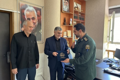 تقدیر سرلشکر باقری رئیس ستاد کل نیروهای مسلح از سردار شاکرمی فرمانده سابق سپاه امیرالمومنین ایلام 